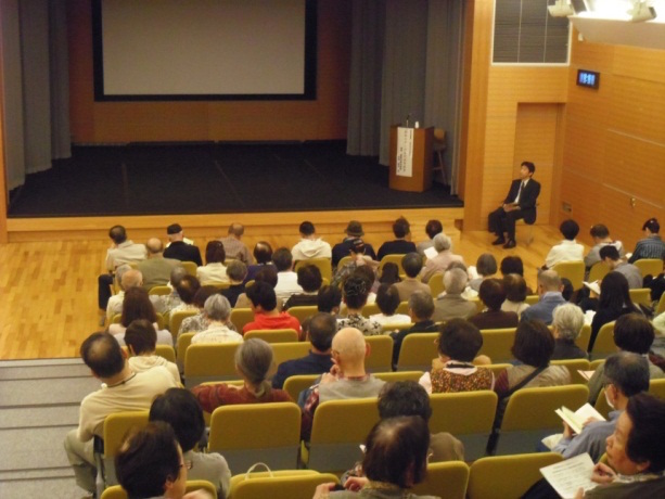 泉野図書館で「昭和モダンの金沢加賀能登」上映会を開催